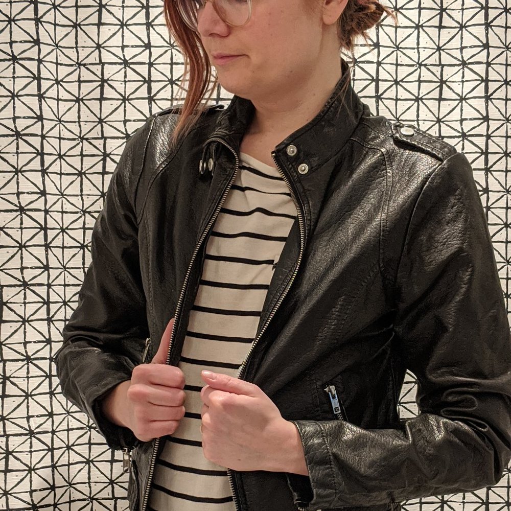 Moto Black Leather Jacket | (Hot Kiss) Sz M